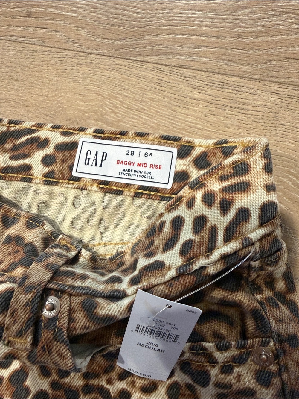 GAP Baggy Mid-Rise Leopard Print Jeans - Brown/Cream - Picture 2 of 4